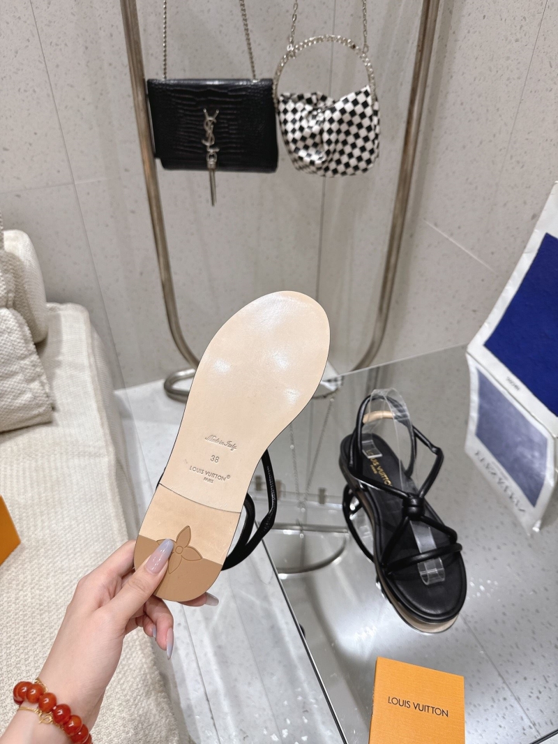 l0vis Vvtt0n sandals